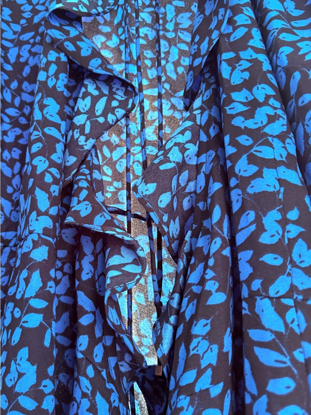 Vero Moda Blue and Black Leaf-Pattern Dress - Picture 2 of 4